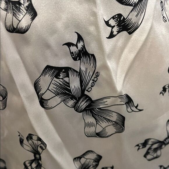 Bebe Y2K Silk Blend White Black Sequin Bow Design V-Neck Top Feminine Coquette - Picture 3 of 12